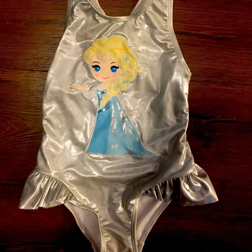 Las girls size 5-6 bathing suit